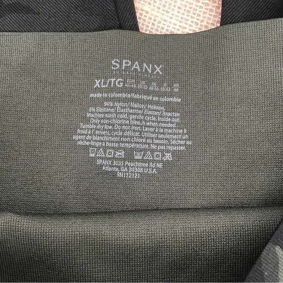 SPANX Women’s Look at Me Now Seamless Camo Leggings - Picture 7 of 7